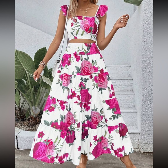 New Roses Print Ruffle Trim Crop Top & Ruffle Hem Skirt - Picture 3 of 5